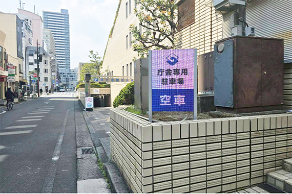 静岡市役所静岡庁舎地下駐車場(入口)デジタルサイネージ導入事例